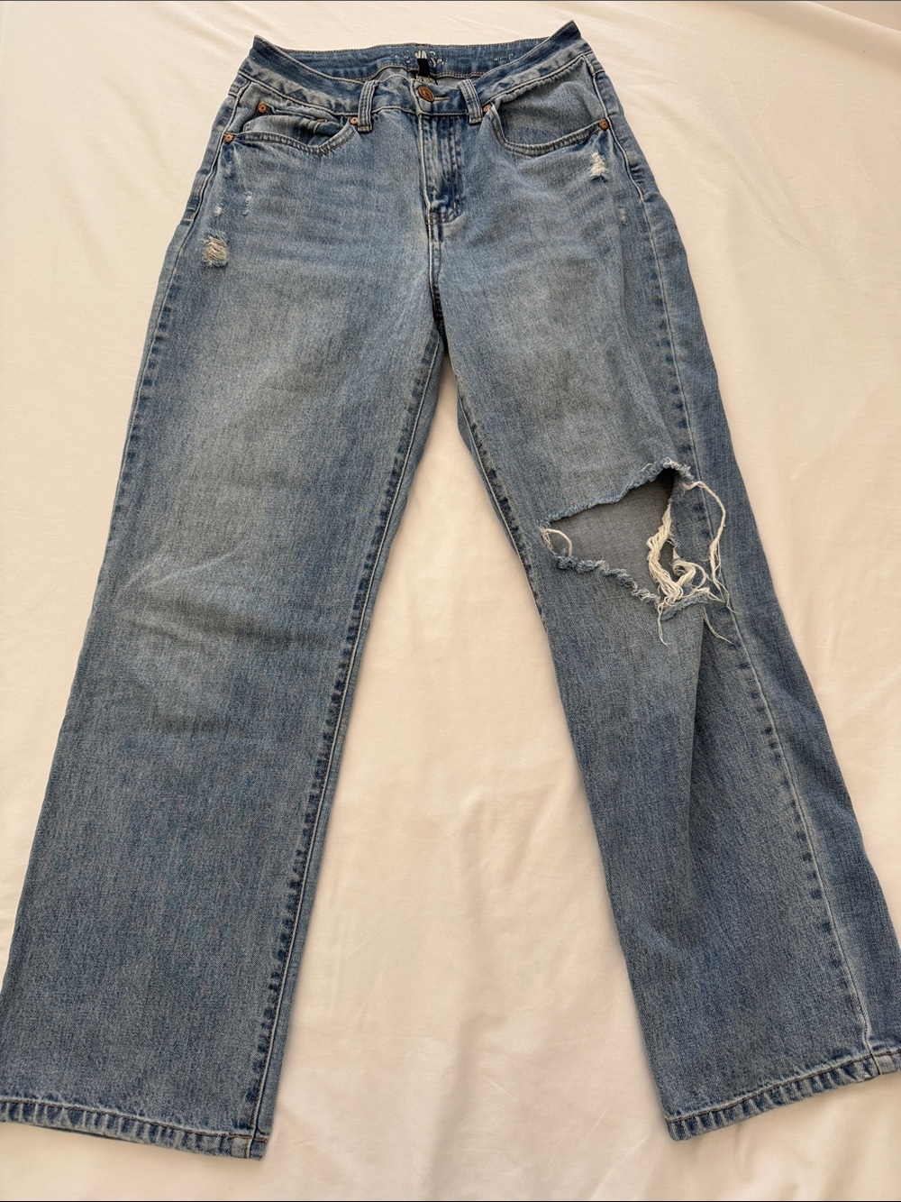 Rewash Light Blue Jeans with Distressed Knee